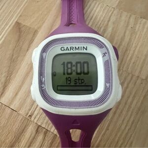Garmin forerunner 15 GPS wristwatch white and purple requires charger